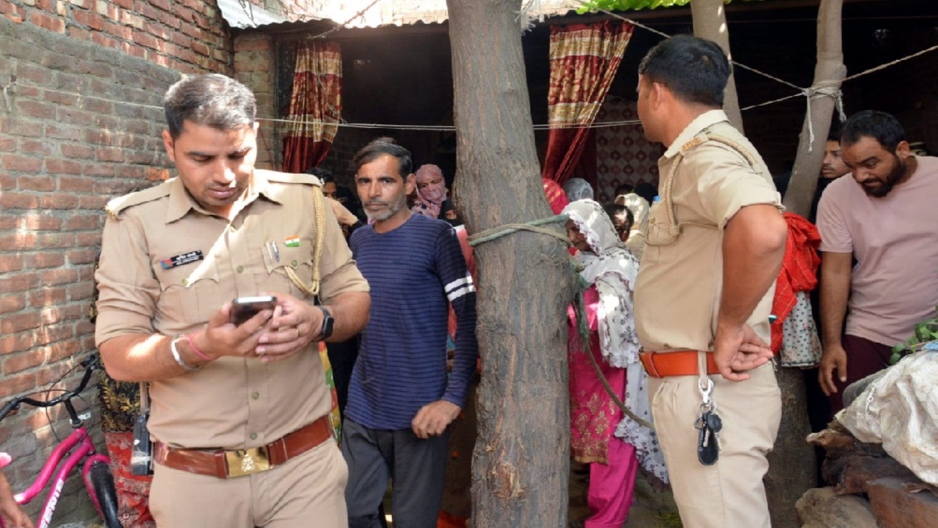 Two wife of a husband have committed suicide by poison in Muzaffarnagar after canter seized