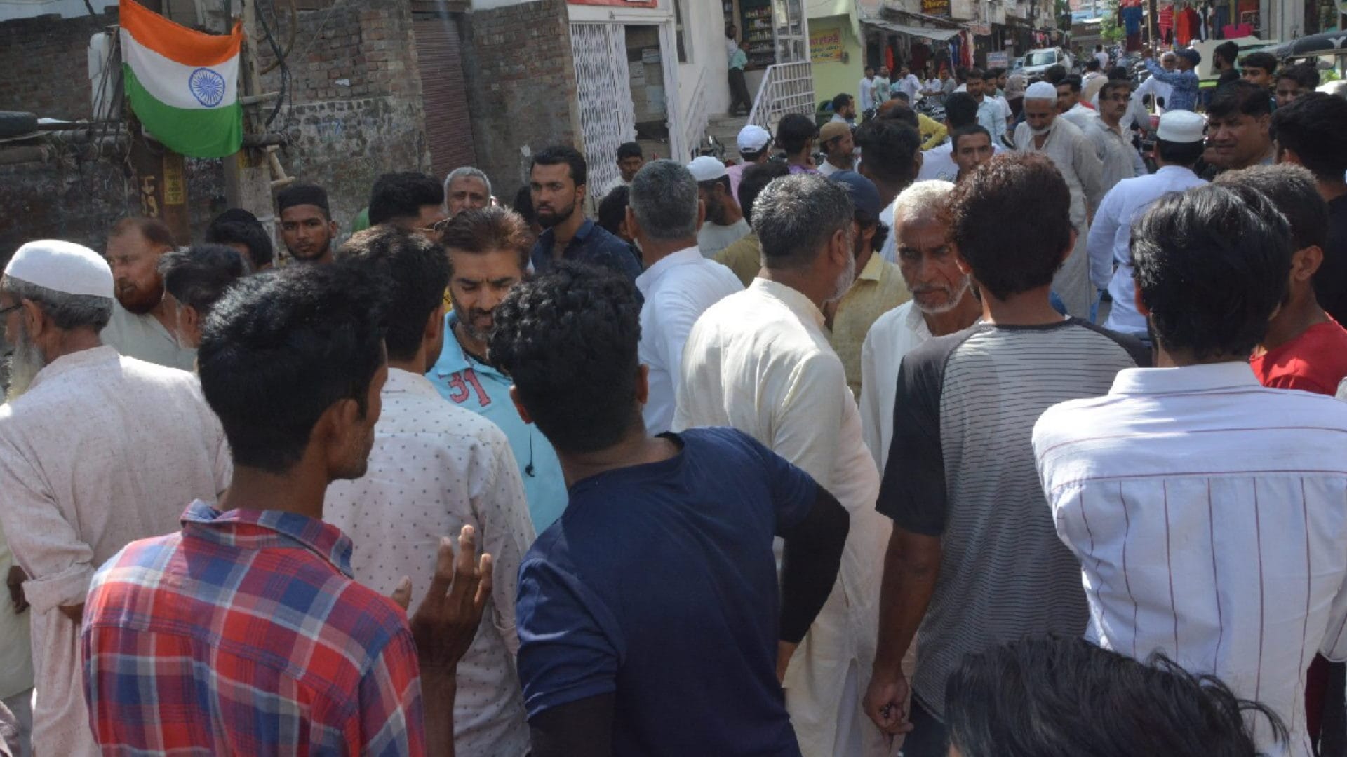 Two wife of a husband have committed suicide by poison in Muzaffarnagar after canter seized