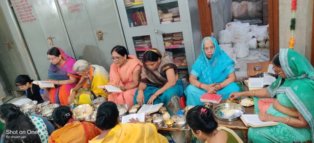 Worship of the best true religion on the fifth day of the Paryushan festival