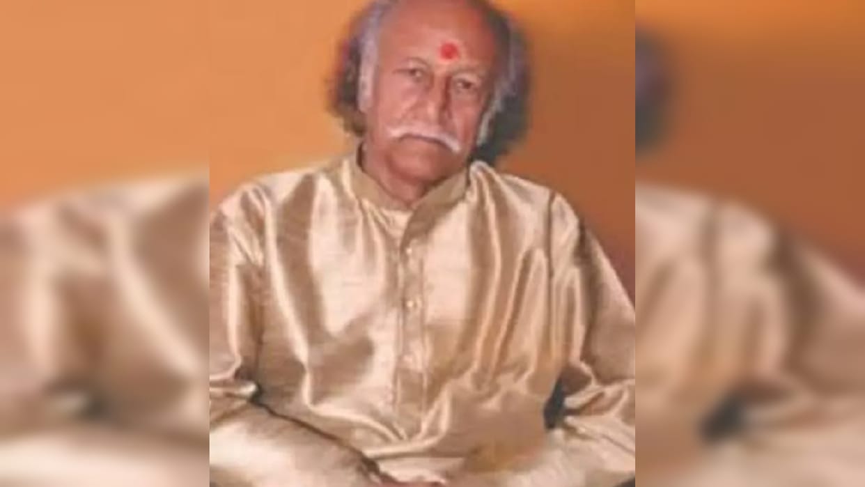Padmashree Prof Rajeshwar Acharya made a world record by playing Jaltarang