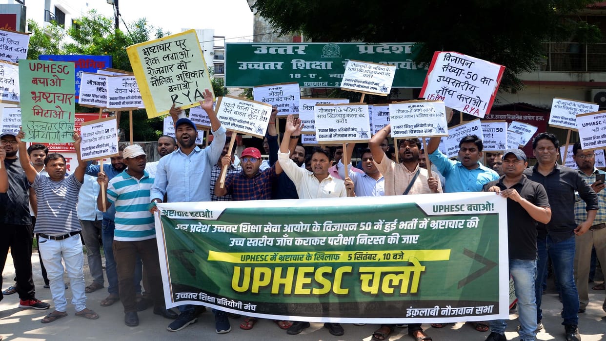 Contestants demonstrated against the commission alleging corruption in recruitment