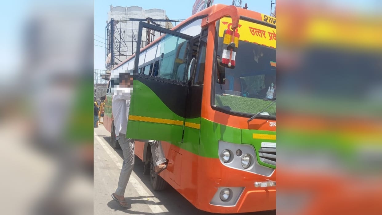 dead body found in roadways bus in budaun