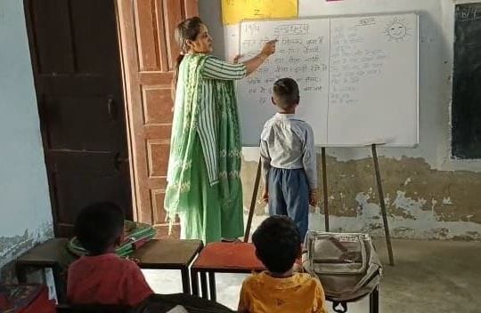 Guru Bin Jag Andhiyara: JBT teacher alone handling five classes in Sandal Khurd