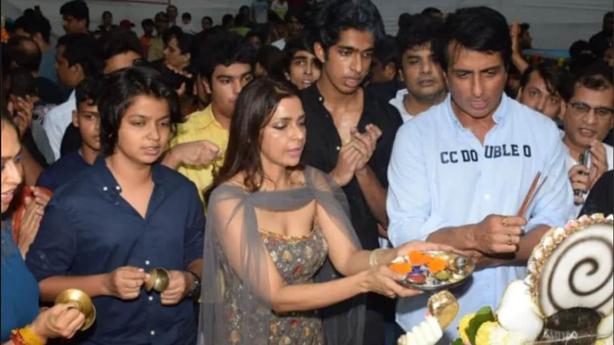 sonu sood ganpati bappa visarjan with family see photos