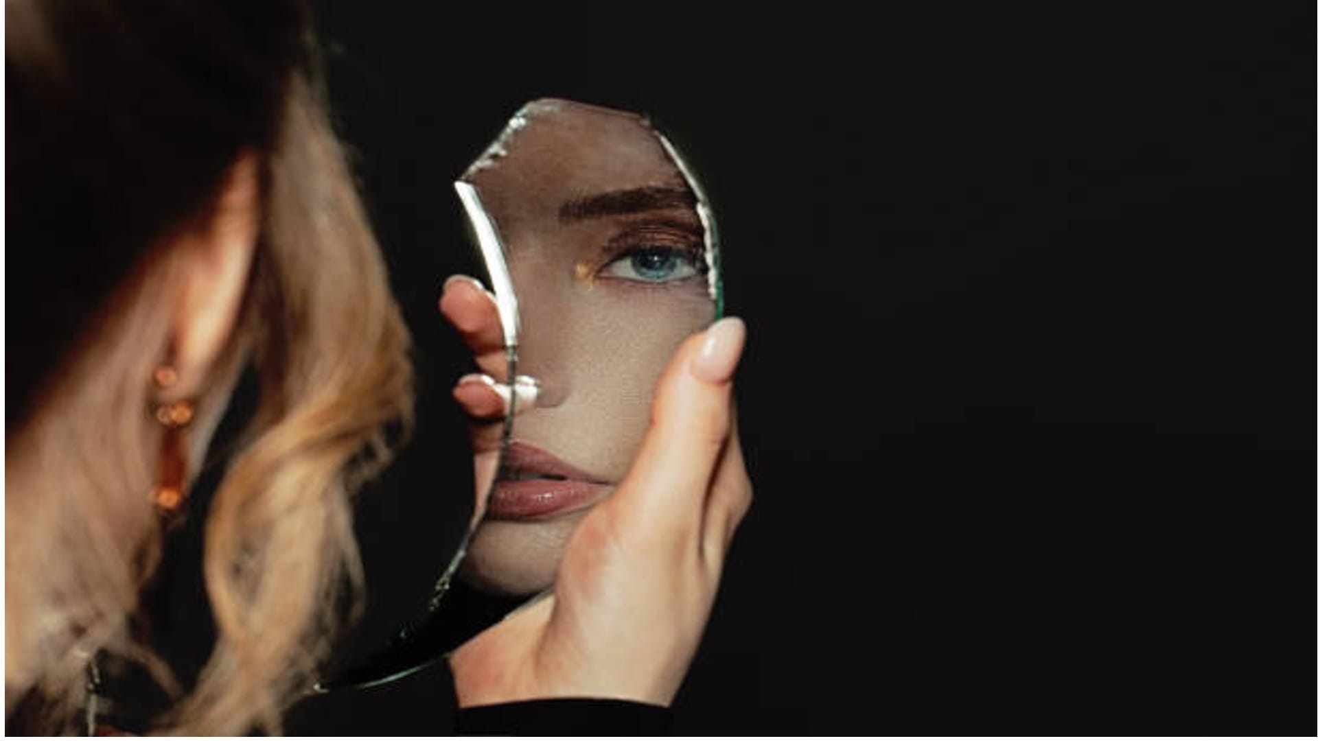 Broken Mirror Seen in Dream Know Its Significance According to Swapna Shastra in Hindi