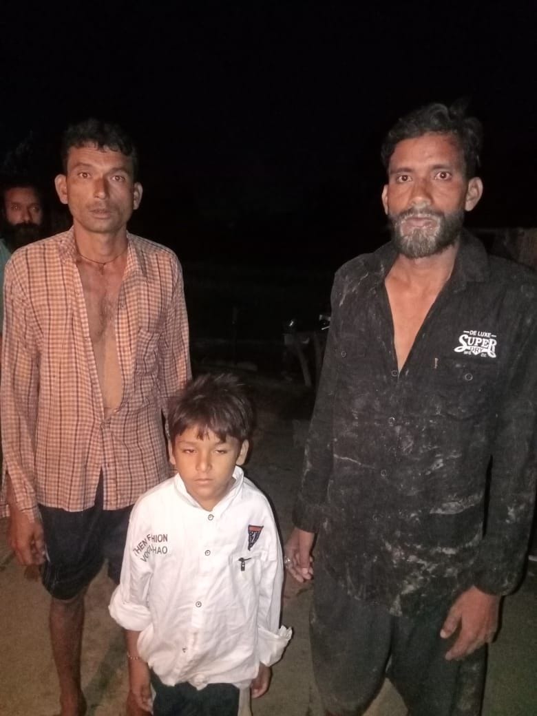 Three people, including a six-year-old child, flowed into the river, the villagers saved