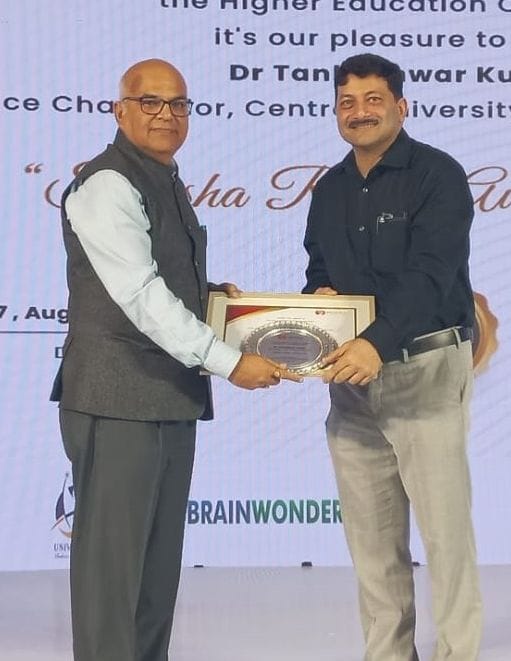 Vice Chancellor Prof. Tankeshwar Kumar honored with Shiksha Ratna Award