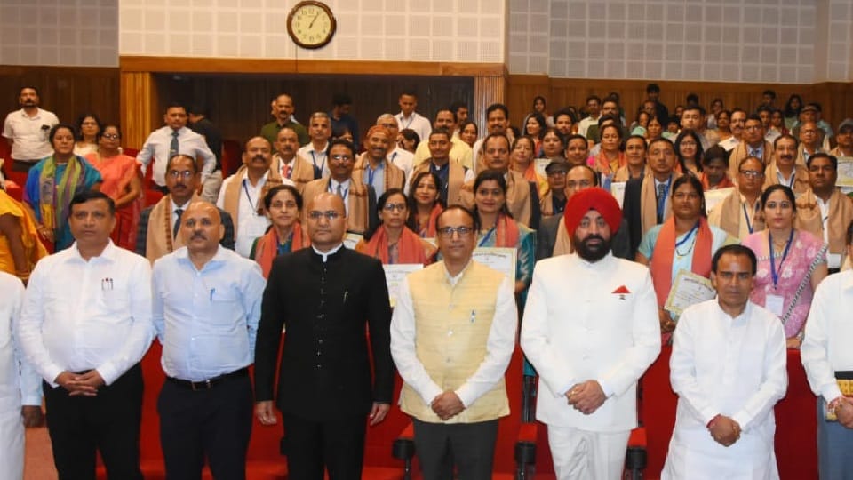Teachers Day celebration in Uttarakhand schools today CM reward teachers