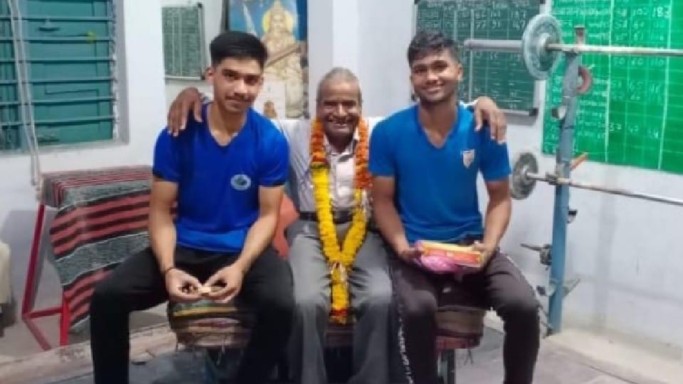 Teachers Day: Retired teacher spent lakhs of pension for needy children, now children are doing names