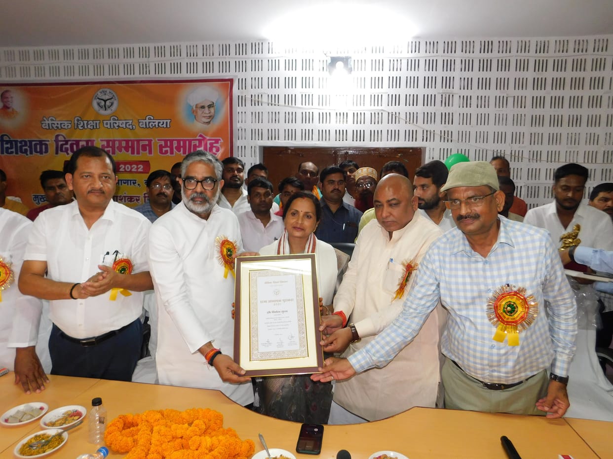 44 teachers of the district honored on Teacher's Day