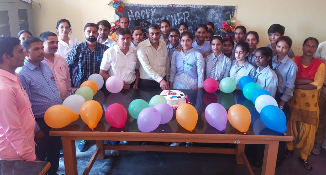 Teacher's day celebration in schools, congratulated by cutting cake