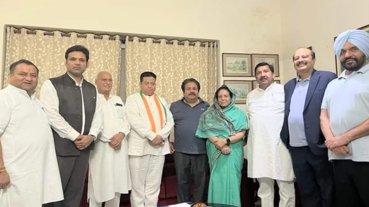 Politics: Surendra Kaku returns home, joins Congress