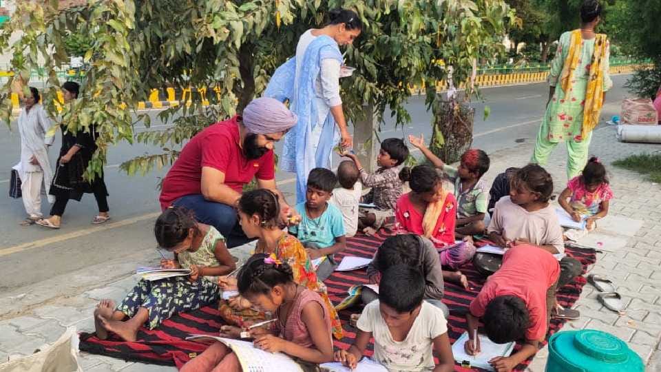 Read inspiring story of Bathinda teacher couple on Teacher's Day 2022