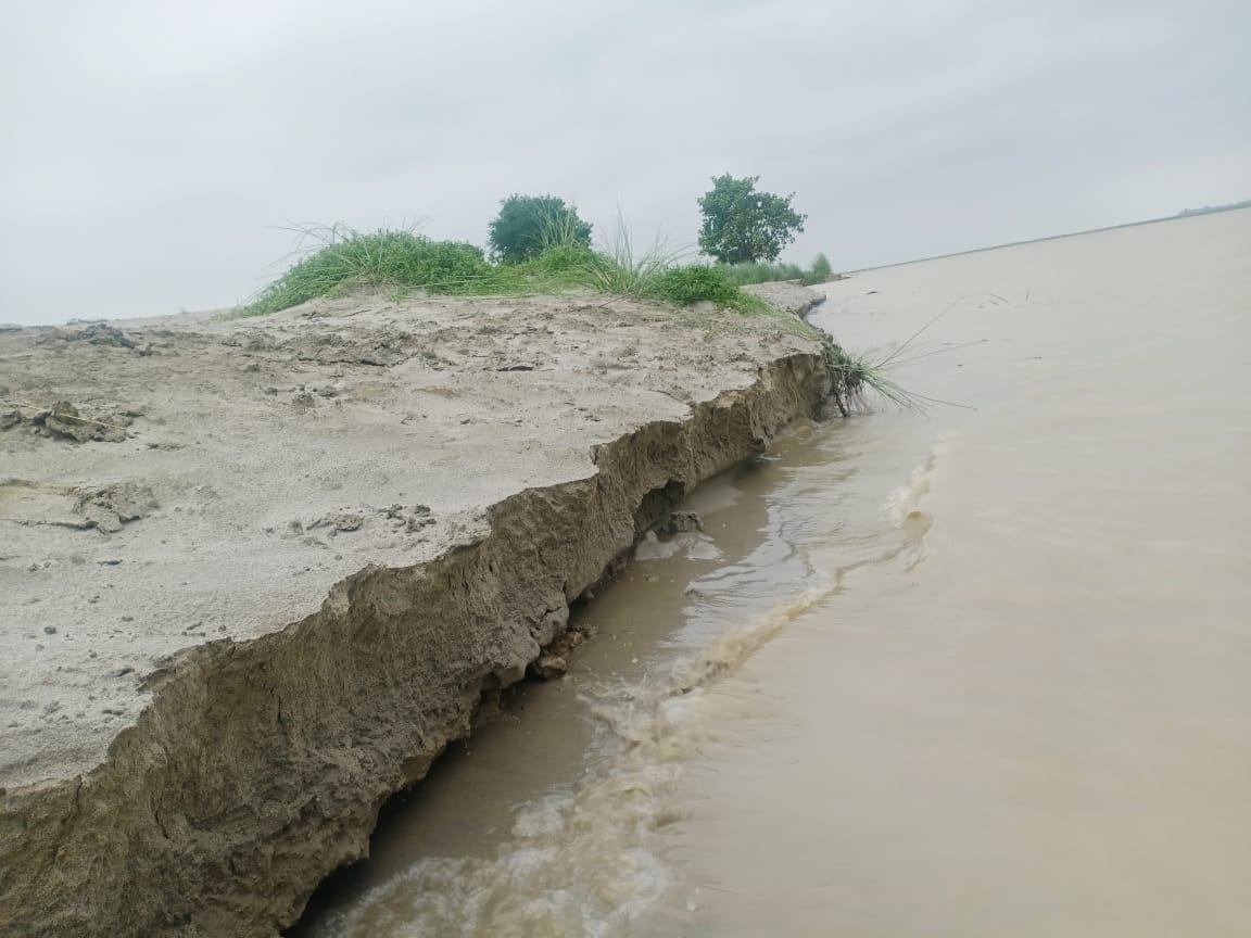 Stirred due to rise in water level of Saryu river once again