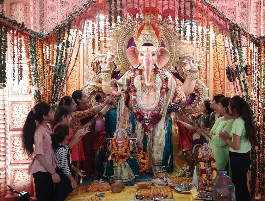 The pandals resonated with the chants of Ganpati Bappa Morya
