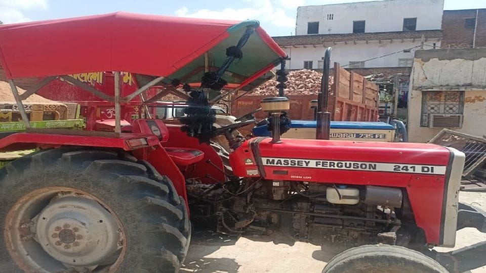 17 cases registered in two police stations for illegal mining and storage in Agra