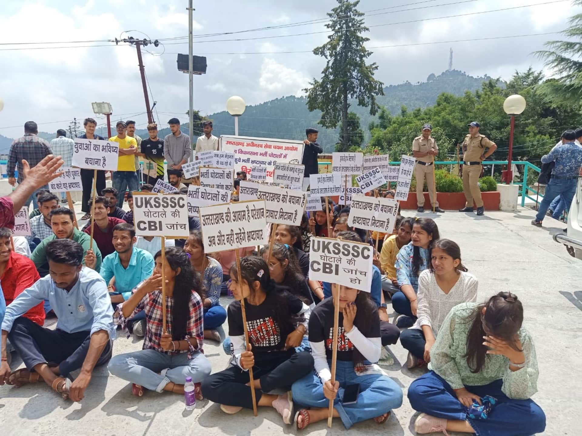 UKSSSC Youth Protest demand for CBI probe into irregularities in examinations