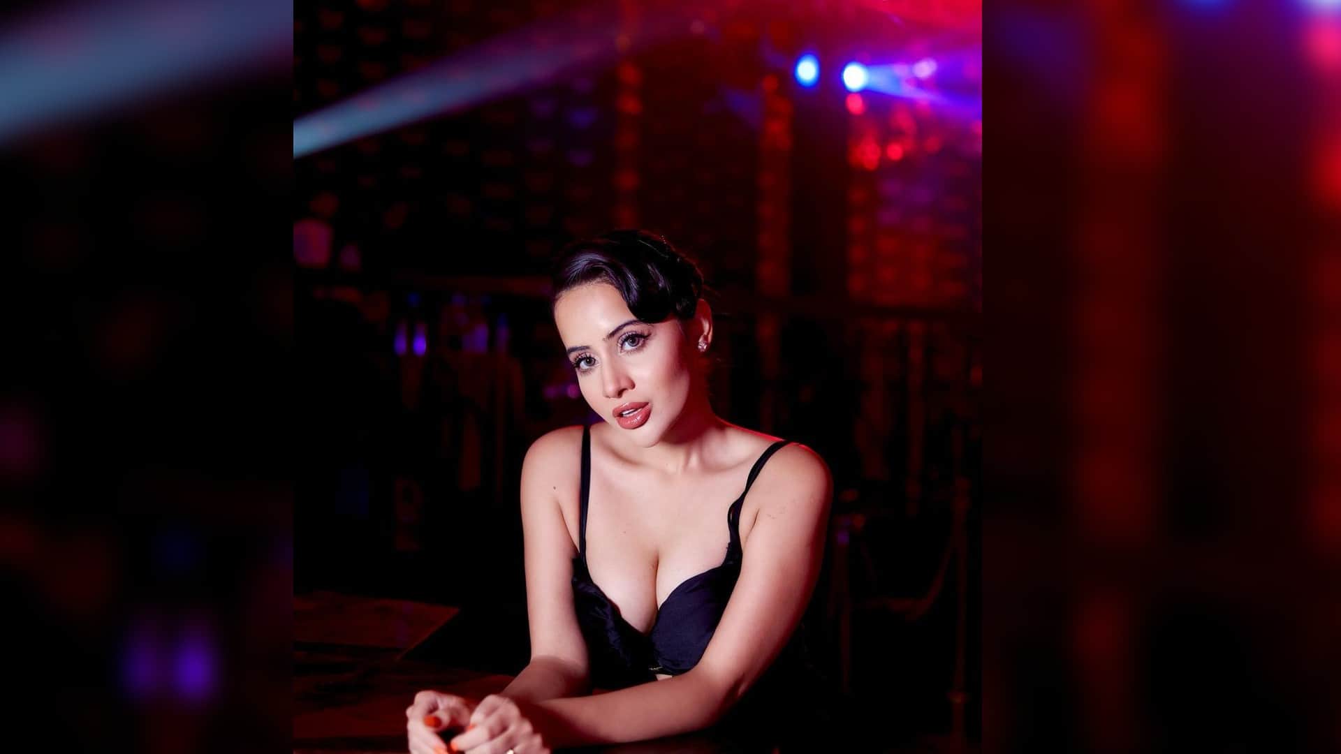 Urfi Javed outfit from SIM card making video getting viral on social media