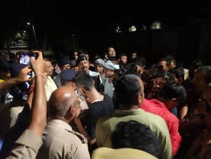 BHU hostel student fight After India Pakistan match, chaos in campus in late night