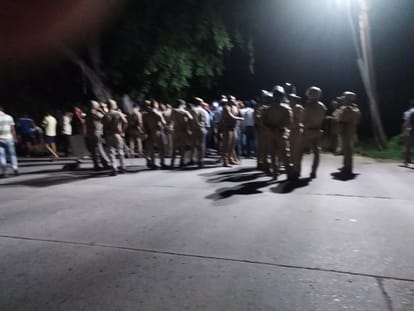 BHU hostel student fight After India Pakistan match, chaos in campus in late night