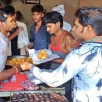 समोसे पैक कराने पर कटोरी-चम्मच नहीं मिली
