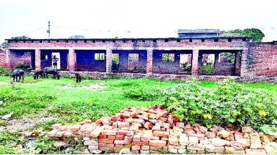 school foundation stone was laid 20 years ago in Amritpur building is still incomplete Etah