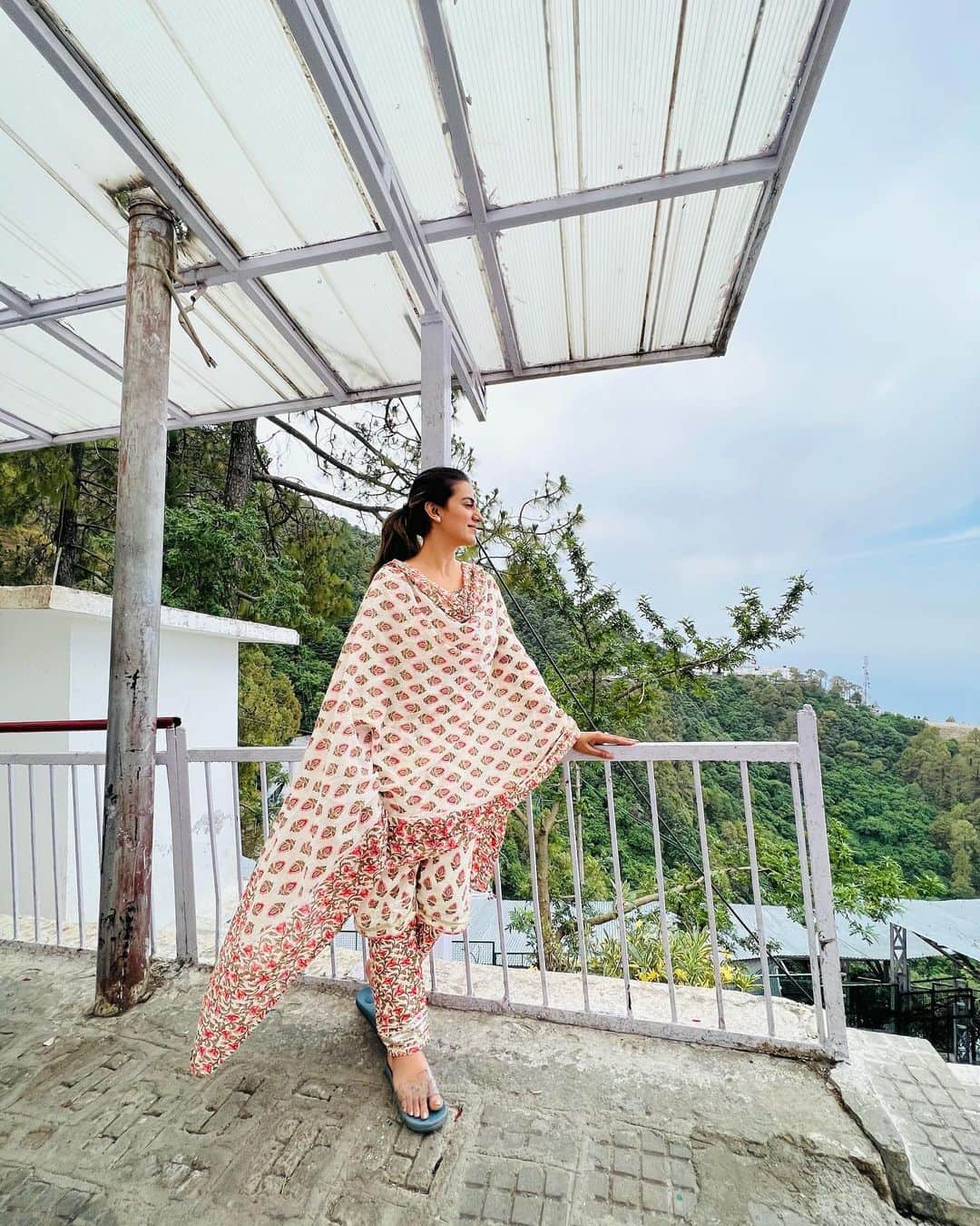 bhojpuri actress akshara singh shares her photo in salwar suit fans like the simplicity of actress