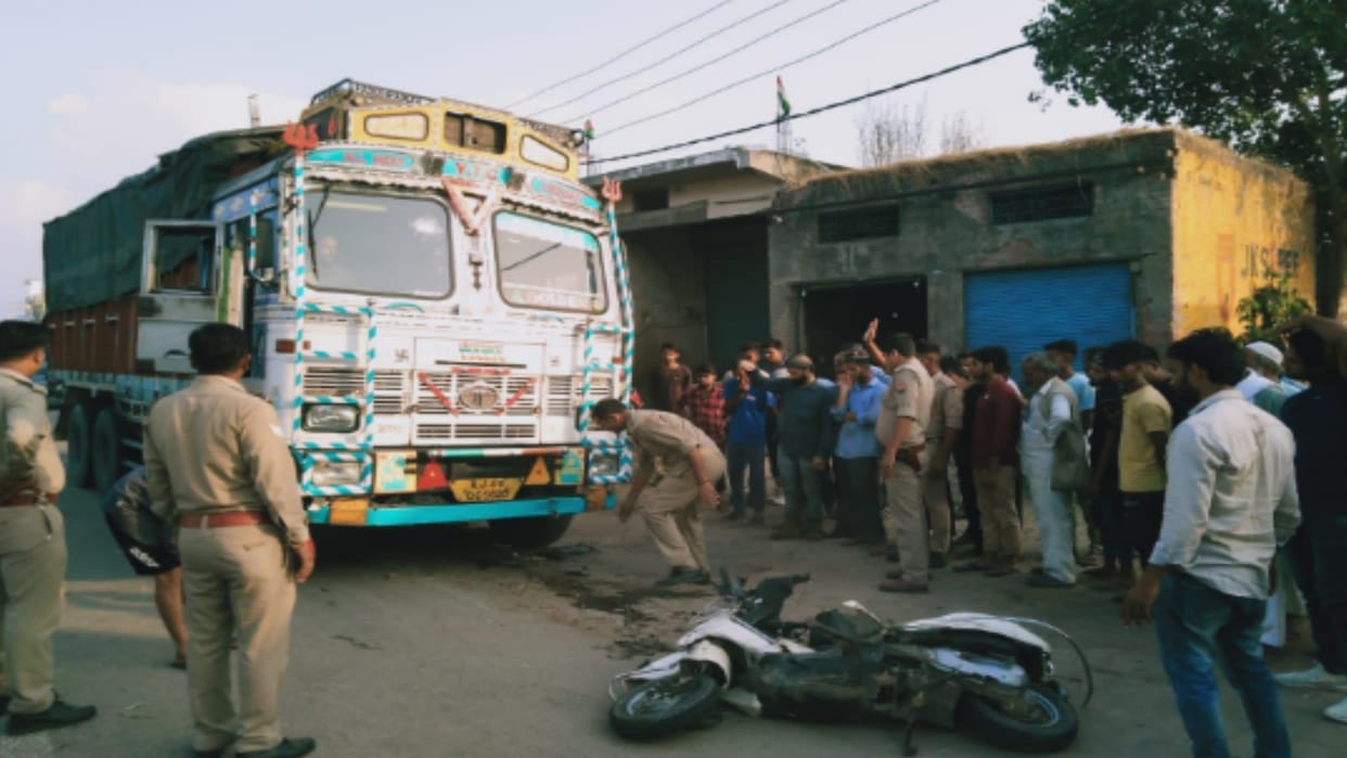 Two Student died in Accident in Baghpat Today while going to exam