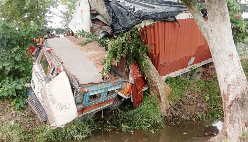 truck fail down in trench