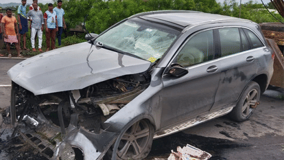 सायरस मिस्त्री की कार हुई क्षतिग्रस्त