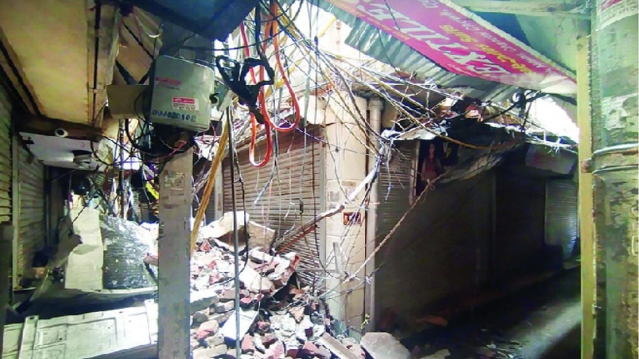 Delhi chandni chowk fire incident power of building was cut off, then how did the fire start