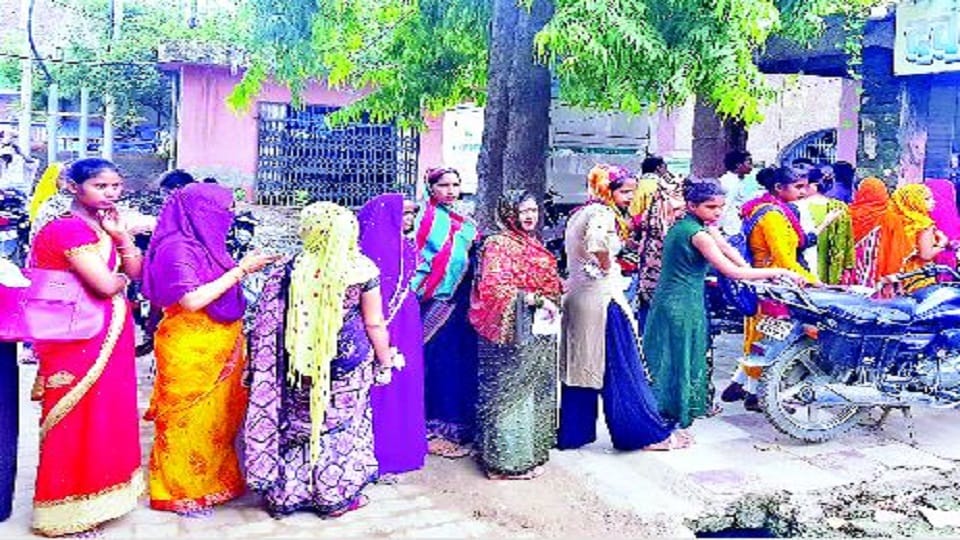 viral fever and dengue in Etah UP News