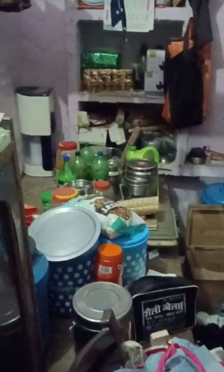 Hardoi, Cash and jewelery stolen from teacher's house