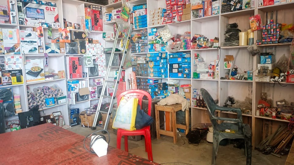Theft in five shops including one jewelery in Firozabad