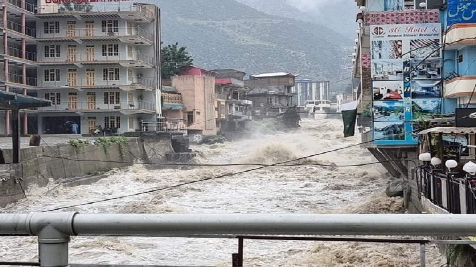 Flood In Pakistan, Engineers breach Pakistan lake as flood misery grows for millions