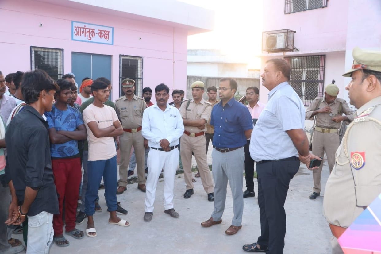 Hathras: Truck tramples bike riders, pregnant dies