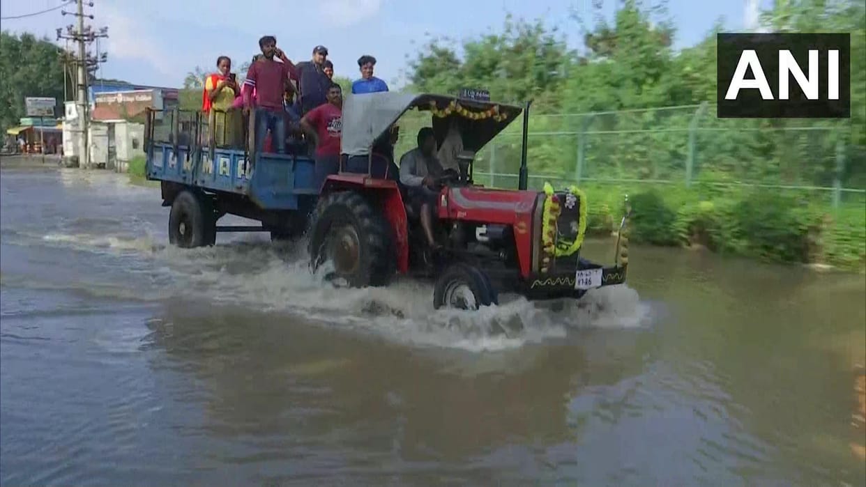 Bangalore Flood: IT professionals going office by tractors, Bommai blamed Congress