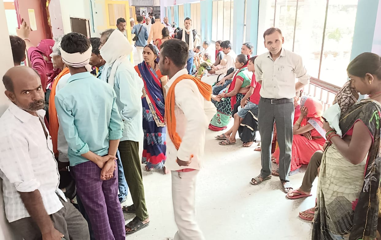 Fatehpur : Health Services: Claims hollow, problems piled up