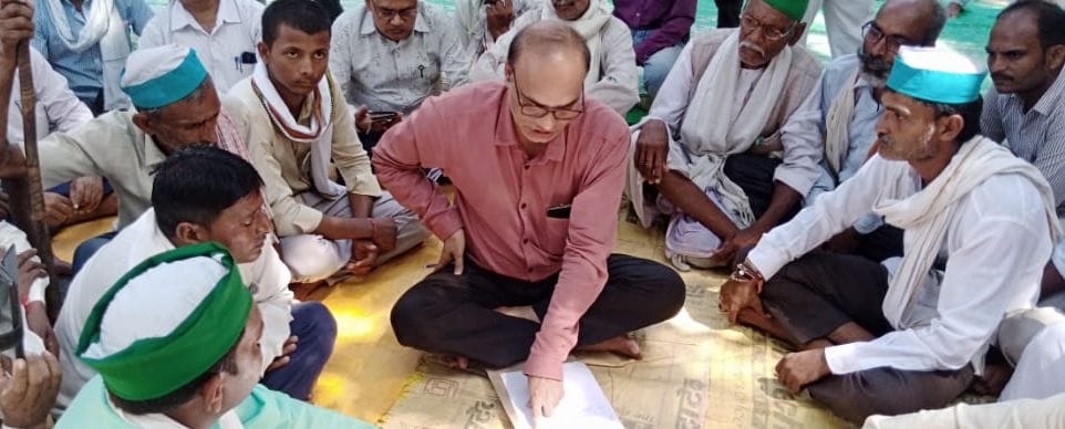 Fatehpur: Picketing in the block to solve the problems