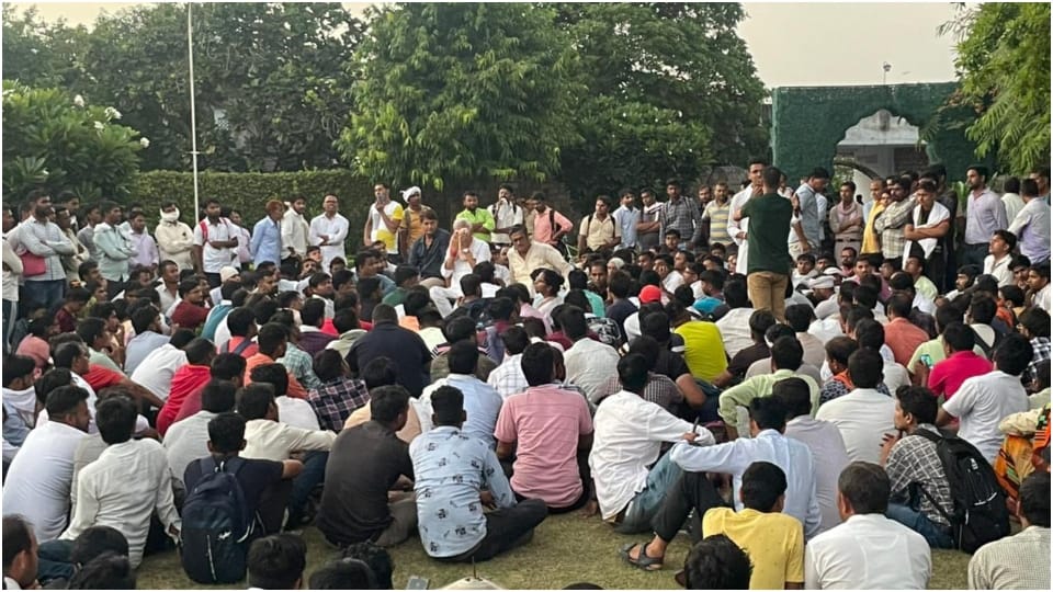 Sad Kirodi Lal Meena Attack On CM Gehlot Dharna With CHA Candidates In Jaipur