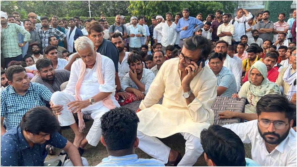 Sad Kirodi Lal Meena Attack On CM Gehlot Dharna With CHA Candidates In Jaipur