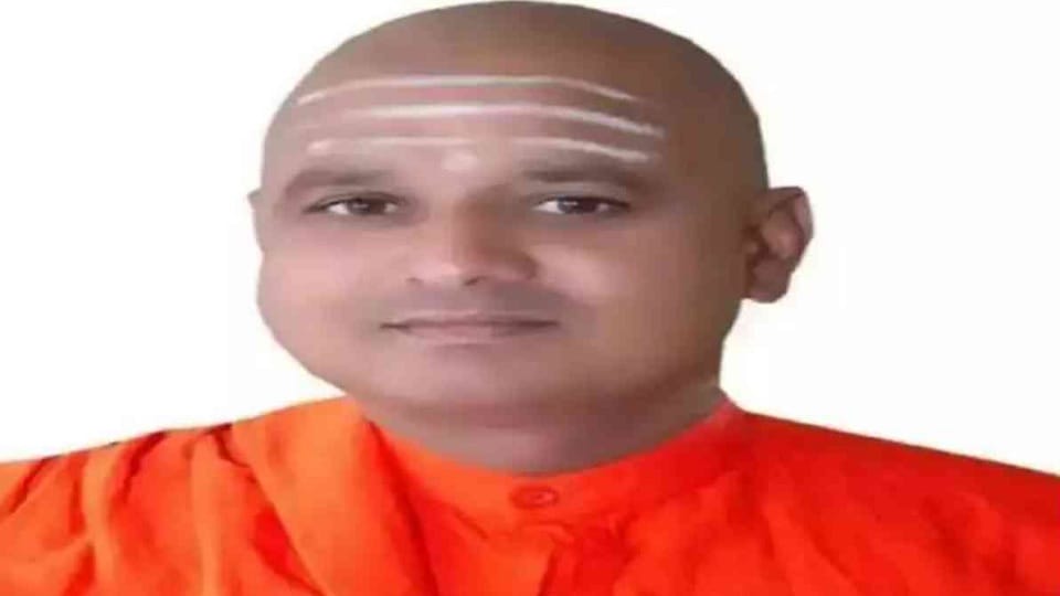 Karnataka: Swami of Lingayat Math commits suicide, was disturbed by audio clips of two women