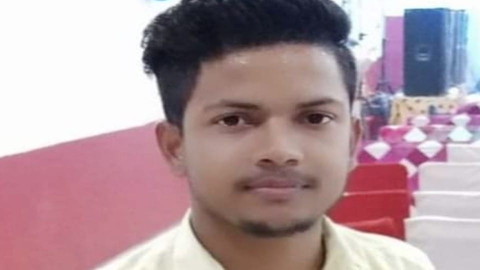 young man dead body found hanging in hotel room in firozabad