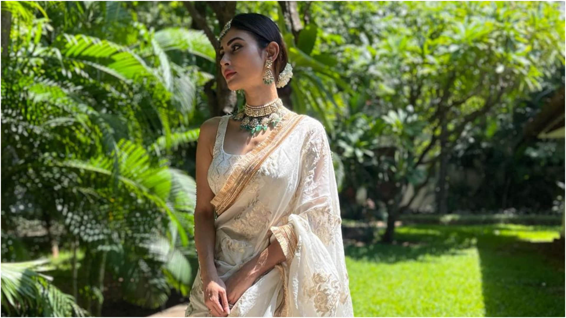 mouni roy twirling in white lehenga take pics clicked by patidev suraj nambiar