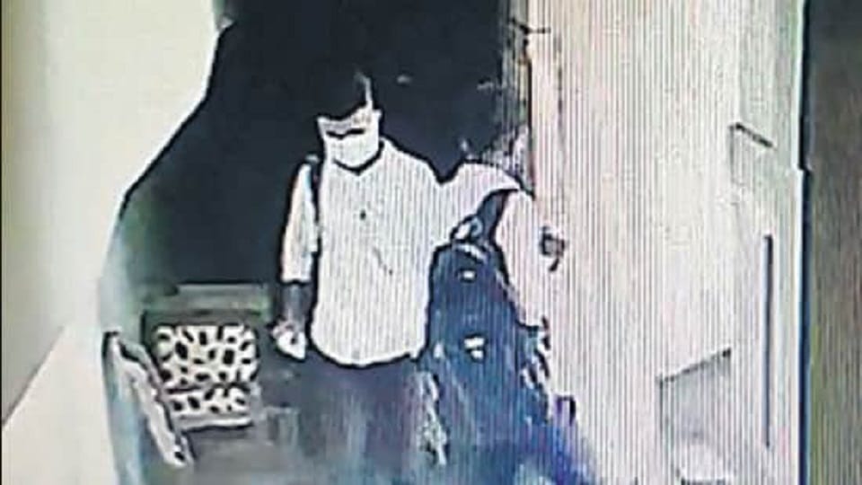 Mumbai Employee plans own robbery of a chartered accountancy firm arrested with accomplice who fled with money