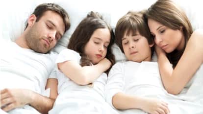 Parenting Tips Know Why Parents Should Not Sleep With Children's After This Age News in Hindi