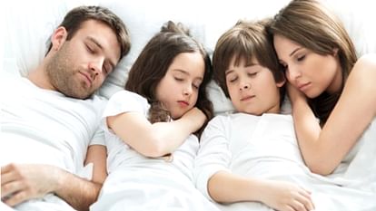 Parenting Tips Child Right Age To Sleep Alone And Parent Should Stop Sleeping With Kid in Hindi
