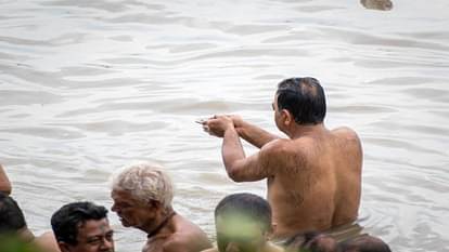 Pitru Paksha 2023: आज से हो रही है पितृपक्ष की शुरुआत, जानें तर्पण विधि और श्राद्ध पक्ष की तिथियां Pitru Paksha 2023 Start Date Tarpan Vidhi Mantra Pind Daan Puja Samagari And Shradh Niyam In Hindi