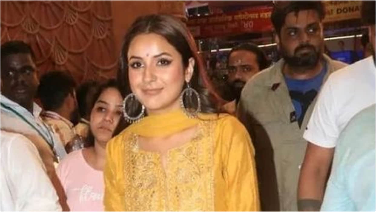 Shehnaaz Gill walks out with Singer Jassi Gill in Siddharth Nigam Birthday Party see video
