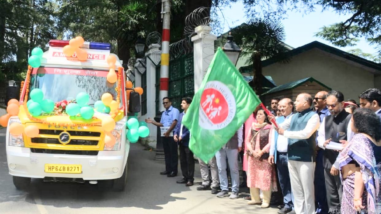 30 new ambulances for the convenience of patients, CM flagged off
